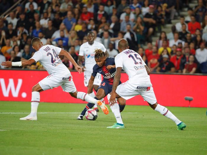 关于卡昂岌岌可危，法甲保级赛程艰难的信息