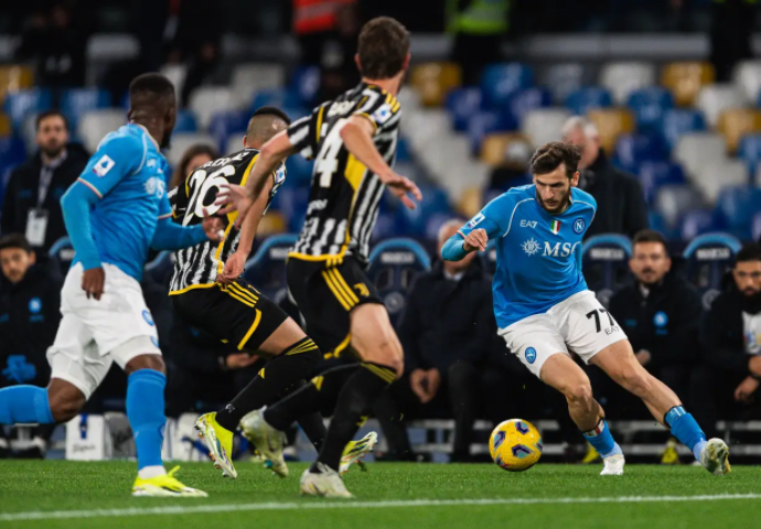 关于那不勒斯客场击败都灵，止住颓势的信息