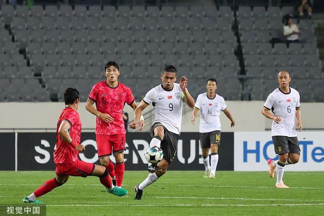 中国国家男足备战东亚杯，里皮率队仍在寻找最佳阵容