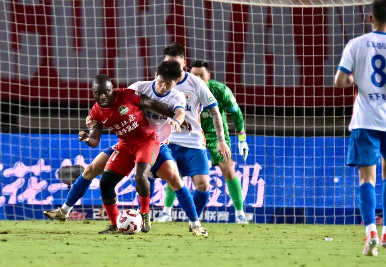 战火重燃，球队实力比拼激烈身手无孔不入