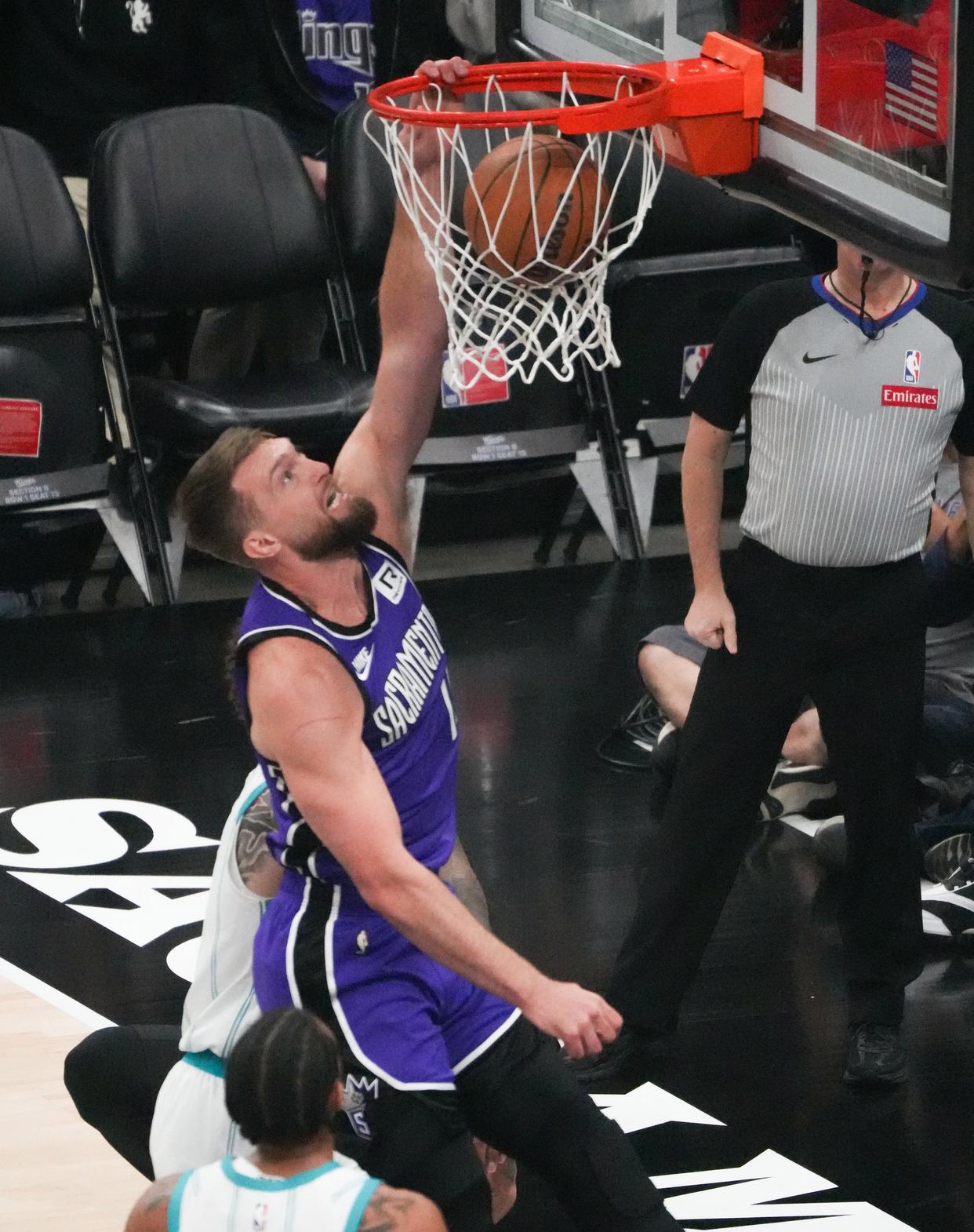 篮网大胜黄蜂，全队表现出色