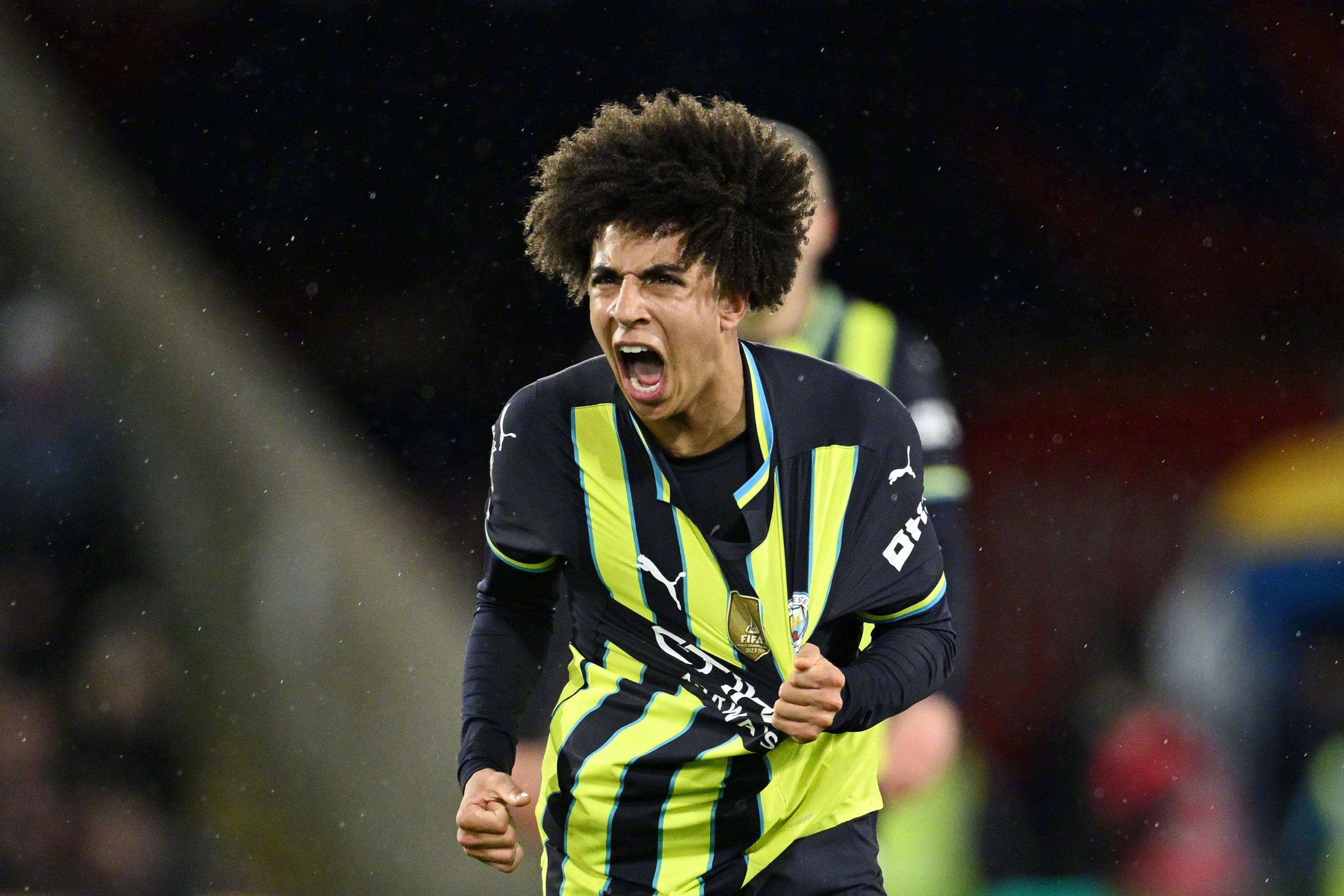 曼城客场胜曼联，稳固领先优势的简单介绍