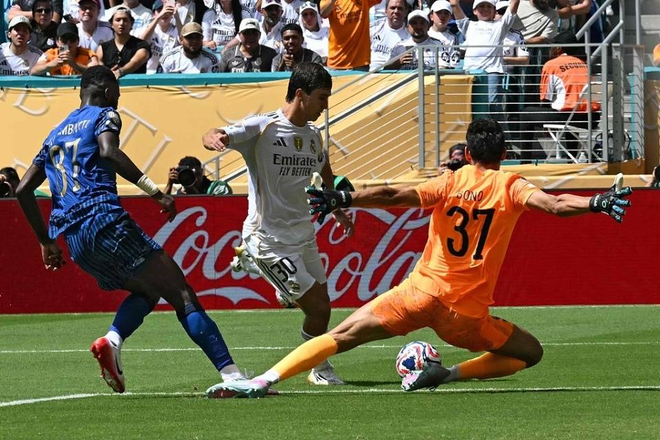 皇马客场逆转，晋级淘汰赛一线