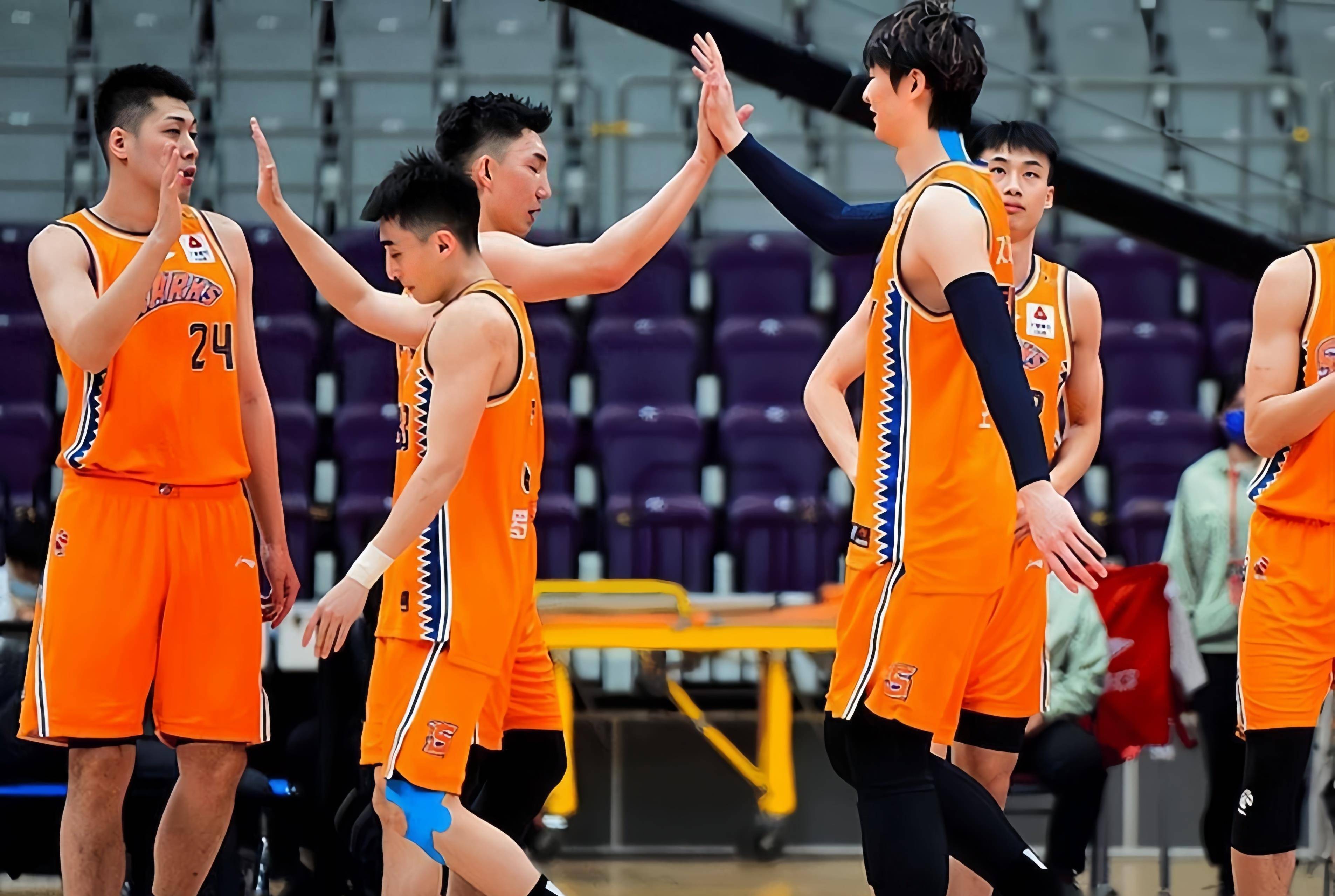 广东男篮主帅赞誉年轻队员表现,坚信夺冠梦想 广东男篮主帅赞誉年轻队员表现,坚信夺冠梦想