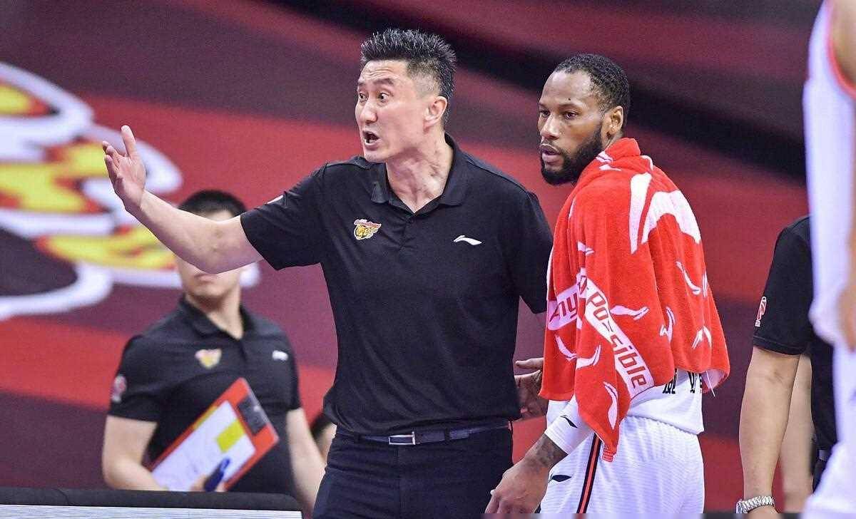 辽宁男篮大胜广东取得八连胜，豪取赛季第一！