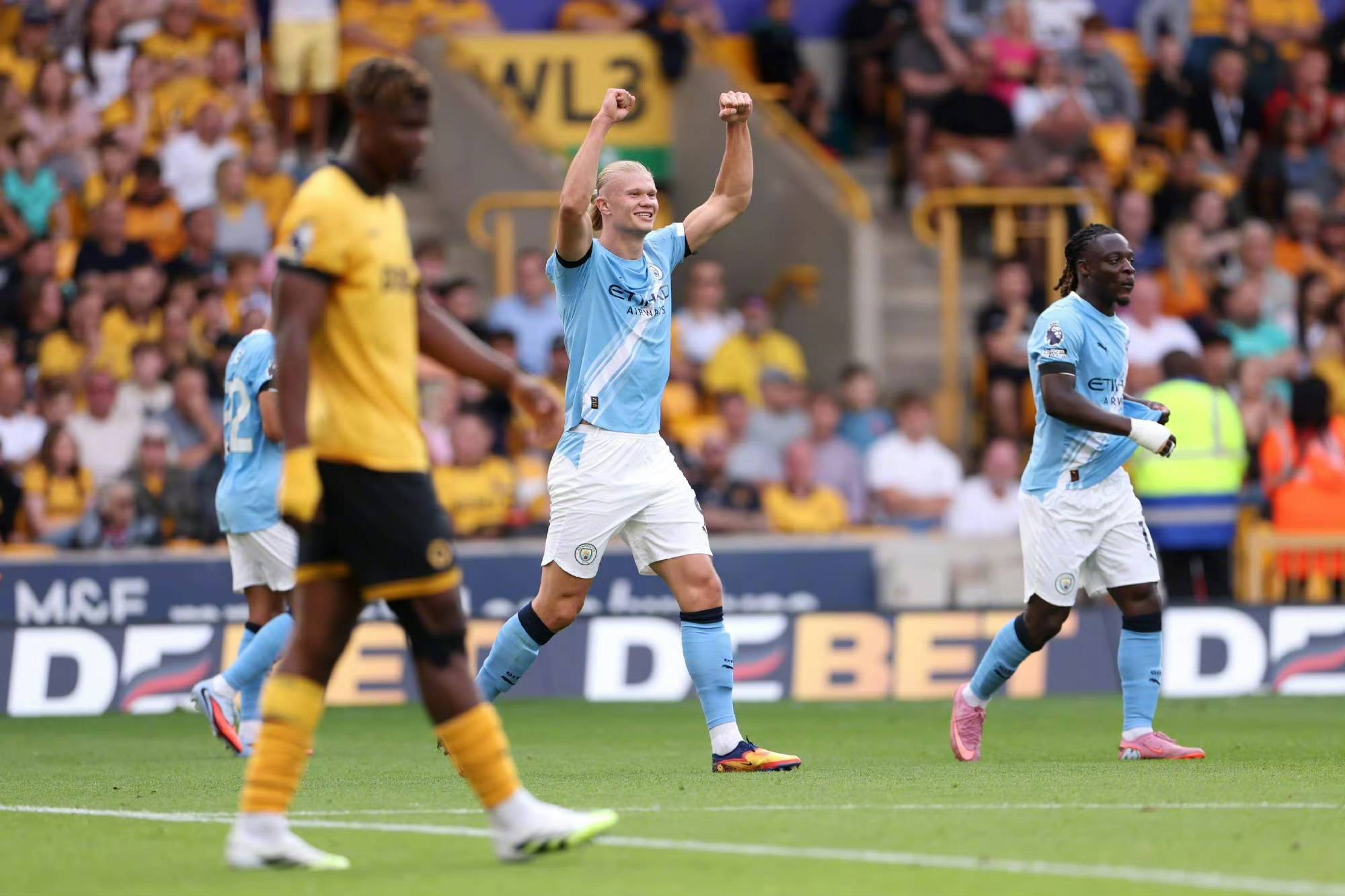 曼城客场3-0完胜诺维奇，豪取英超开门红