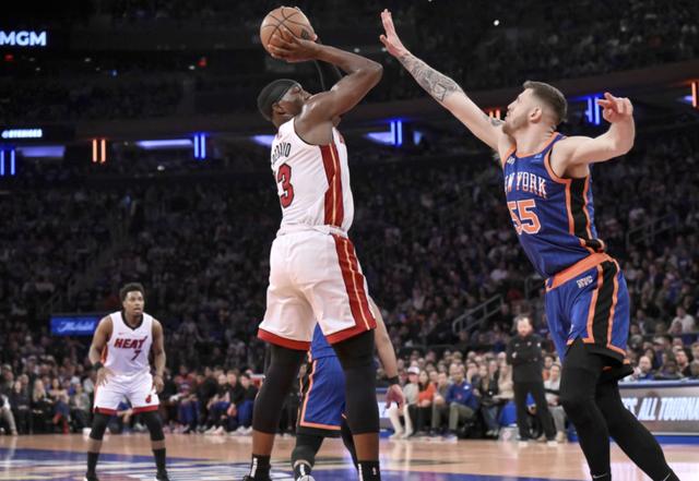 关于雄鹿主场击败热火，稳居东部榜首的信息