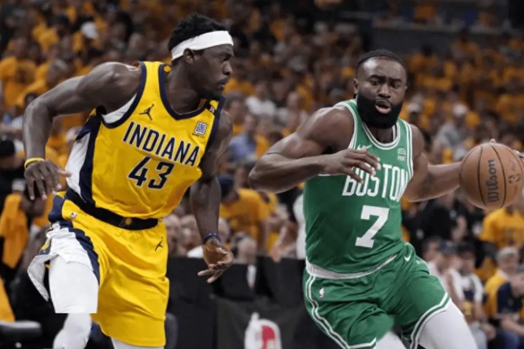 关于步行者主场击败凯尔特人，系列赛2-2平的信息