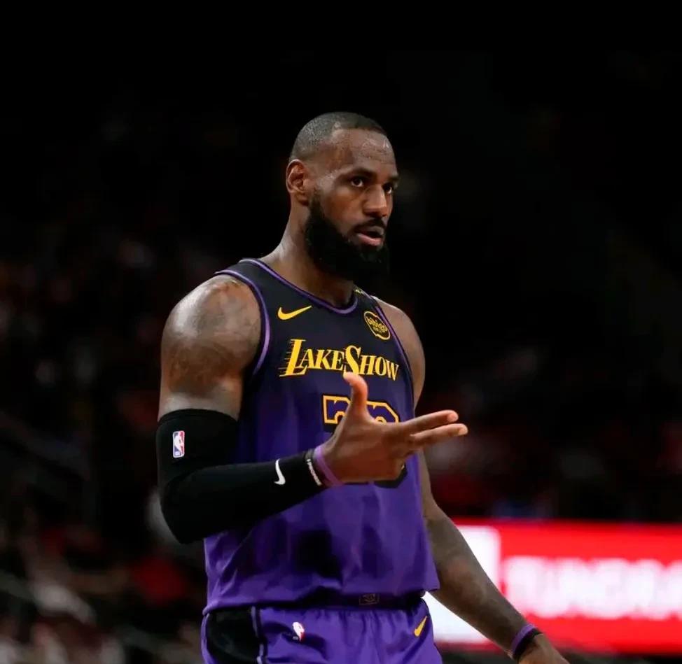 湖人连遭失利，詹姆斯表现黯淡