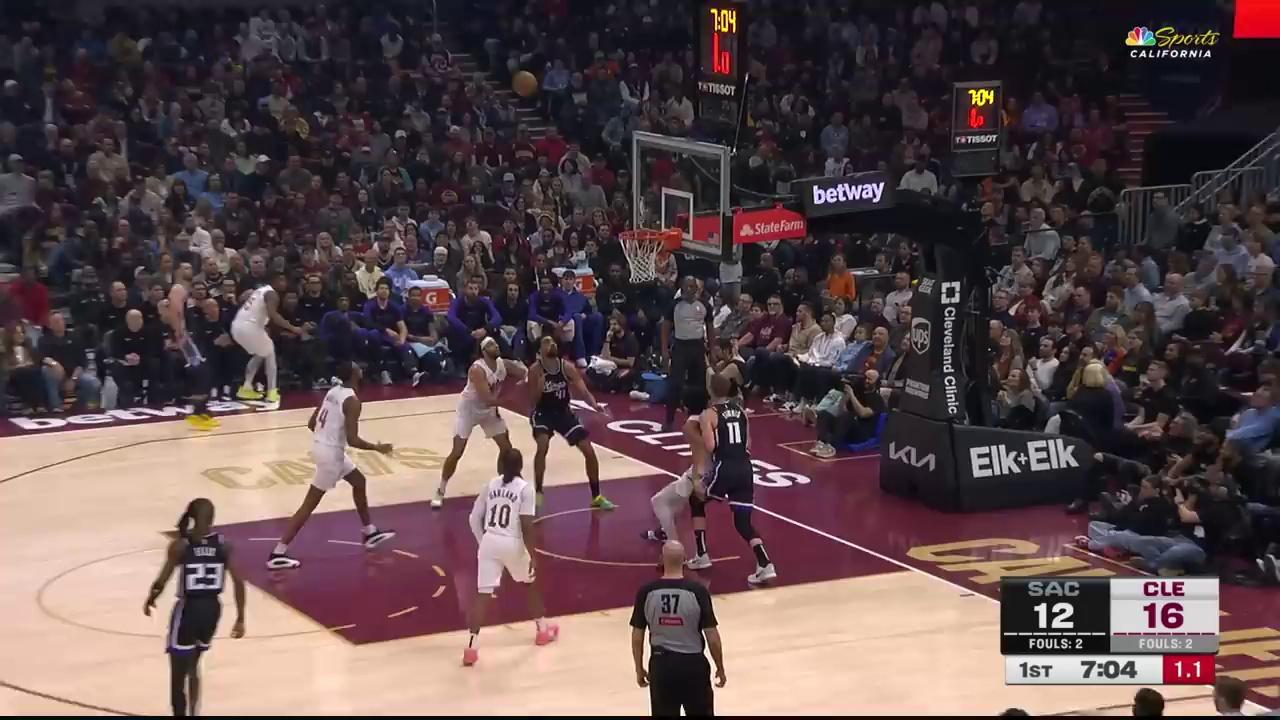 骑士大胜国王，拉文砍下30分的简单介绍