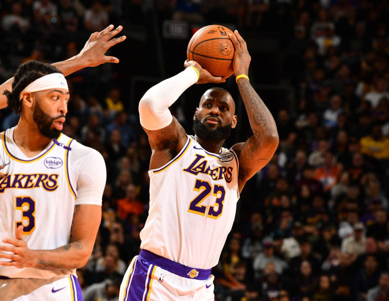 湖人大胜太阳，詹皇发挥出色取得连胜